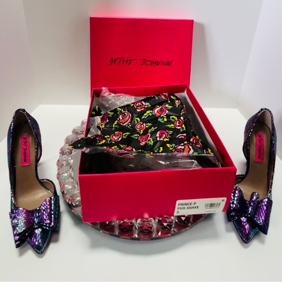 Dazzling Betsey Johnson Prince-p Pump, size 5, purple snake color - Picture 1 of 4